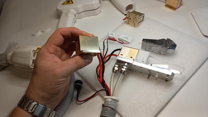 Restoration of the laser handle with the replacement of the cable and connectors Restoration of the laser handle with the replacement of the cable and connectors