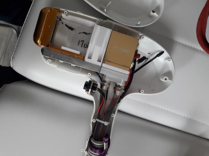 Smooth element of diodes in the manipulus