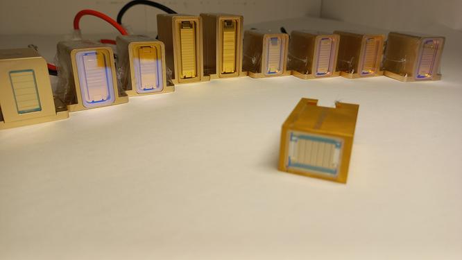 Diagnosis of electronics inside the laser handle. Diagnosis of electronics inside the laser handle.