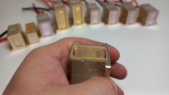 Checking the indication of the state of the laser handle. Checking the indication of the state of the laser handle.