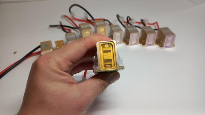 Testing the functionality of the diode laser handle in standby mode. Testing the functionality of the diode laser handle in standby mode.
