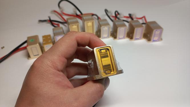 Checking the serviceability of the electronic components of the laser handle. Checking the serviceability of the electronic components of the laser handle.