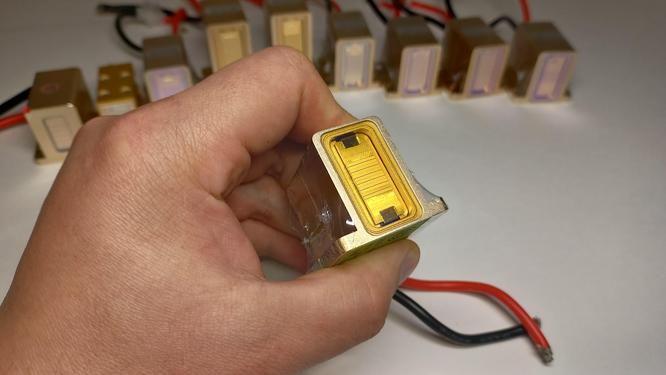 Laser handle testing in laboratory tests. Laser handle testing in laboratory tests.