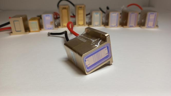 Checking the stability of the laser handle during prolonged use. Checking the stability of the laser handle during prolonged use.