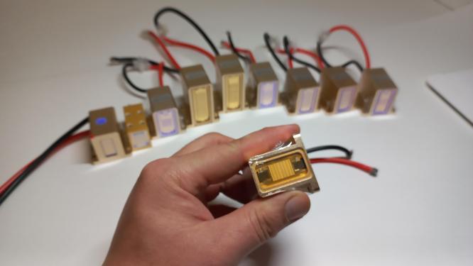 Checking the tightness and integrity of optical elements. Checking the tightness and integrity of optical elements.