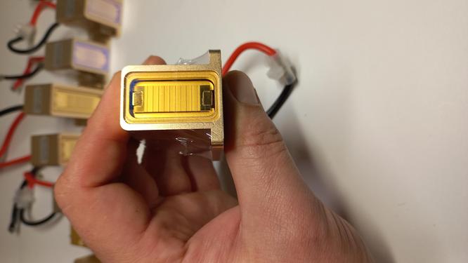 Monitoring the correct assembly and installation of the laser handle. Monitoring the correct assembly and installation of the laser handle.