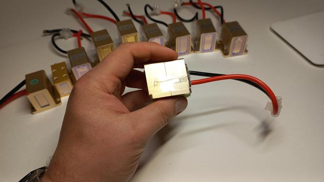 Checking the electrical parameters of the laser handle. Checking the electrical parameters of the laser handle.