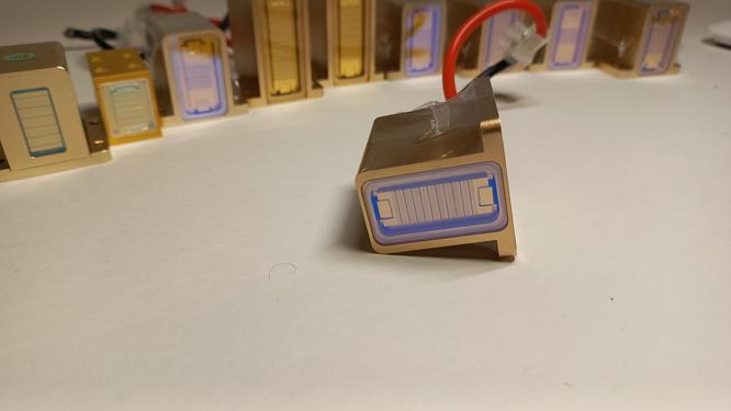 Checking the reliability of fastening of all laser handle elements. Checking the reliability of fastening of all laser handle elements.