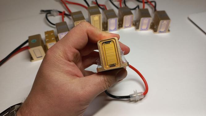 Design of a compact diode laser for manual manipulas. Design of a compact diode laser for manual manipulas.