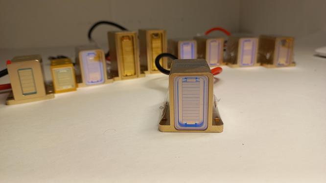 Integration of a diode stack into the design of the laser handle. Integration of a diode stack into the design of the laser handle.