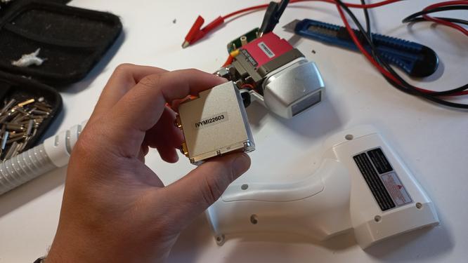 Replacement unit in a cosmetic laser Replacement unit in a cosmetic laser
