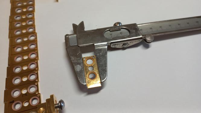 Electronic block for a cosmetic laser