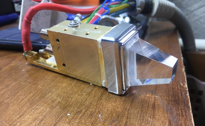 Faulty prism and glass in laser handpiece: guide to replacement